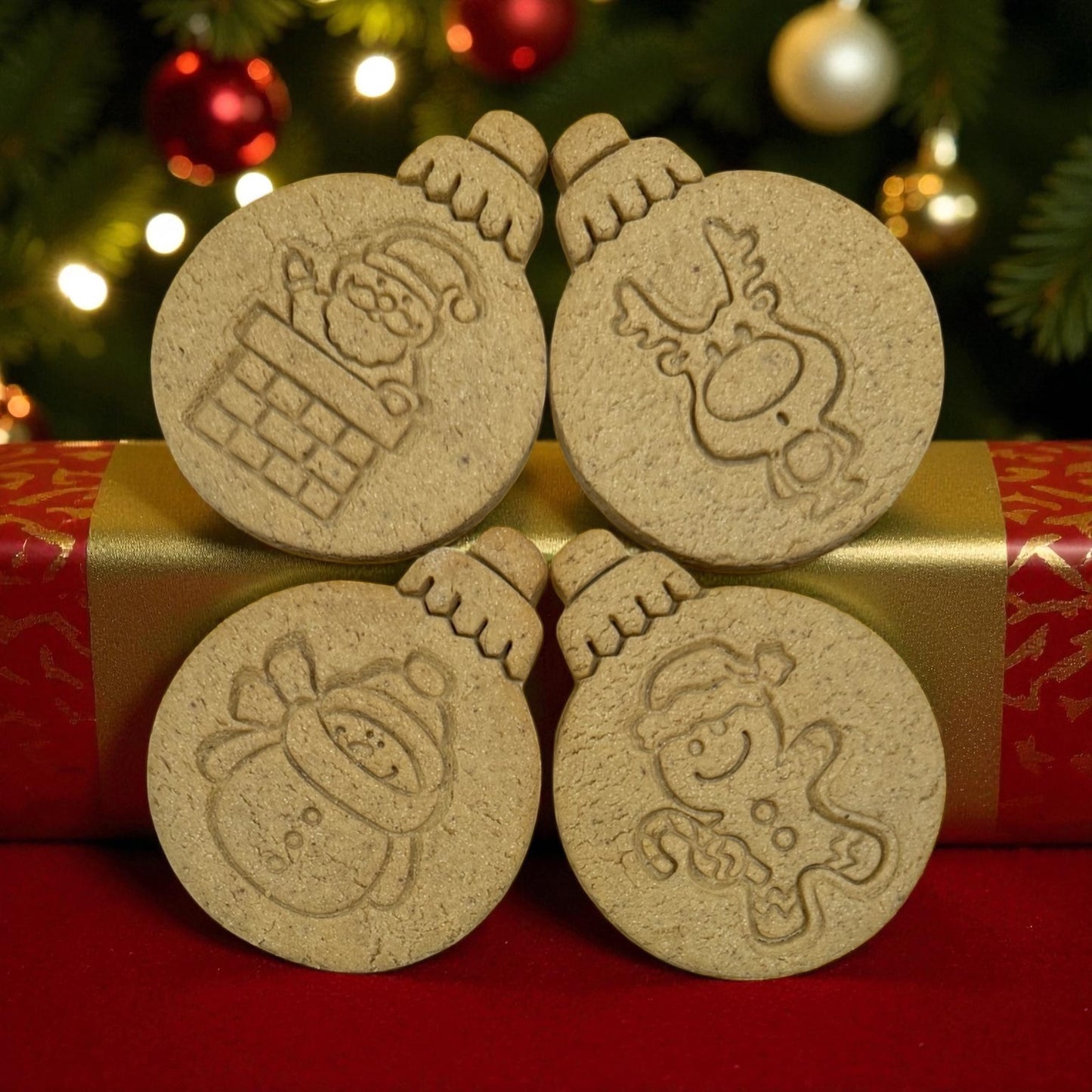 Festive Friends Bauble Biscuit 4 Pack- Peanut Butter & Honey